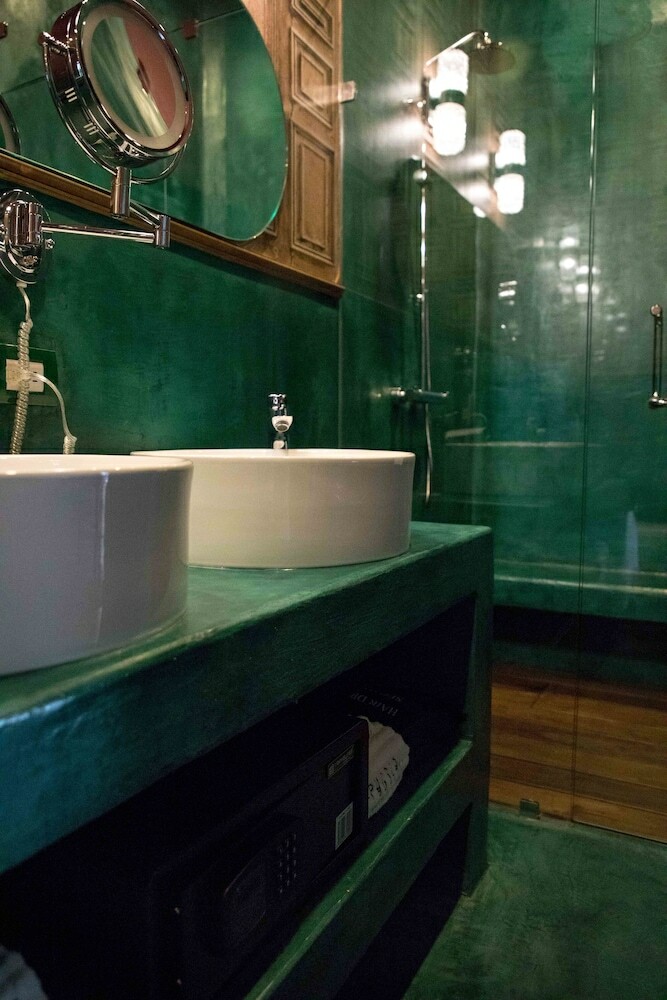 Bed & Breakfast Pug Seal Anatole France