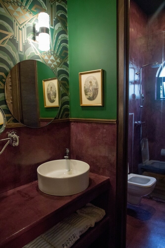 Bed & Breakfast Pug Seal Anatole France