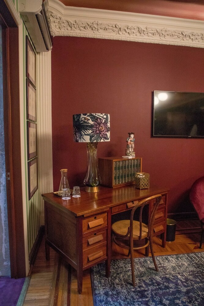 Bed & Breakfast Pug Seal Anatole France