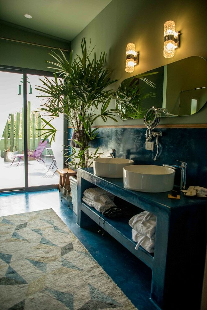 Bed & Breakfast Pug Seal Anatole France