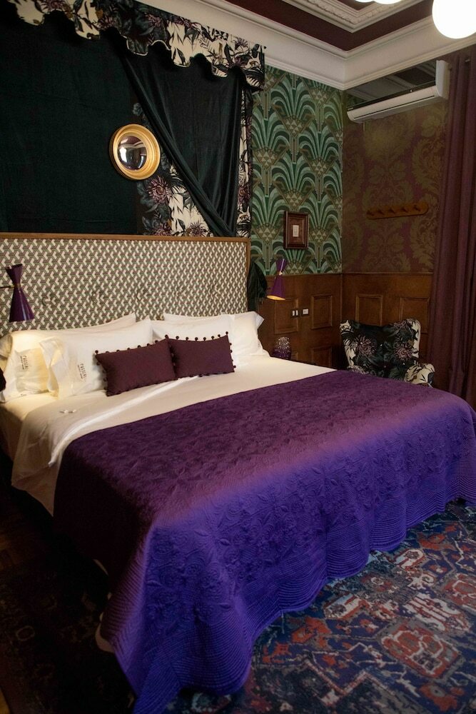 Bed & Breakfast Pug Seal Anatole France