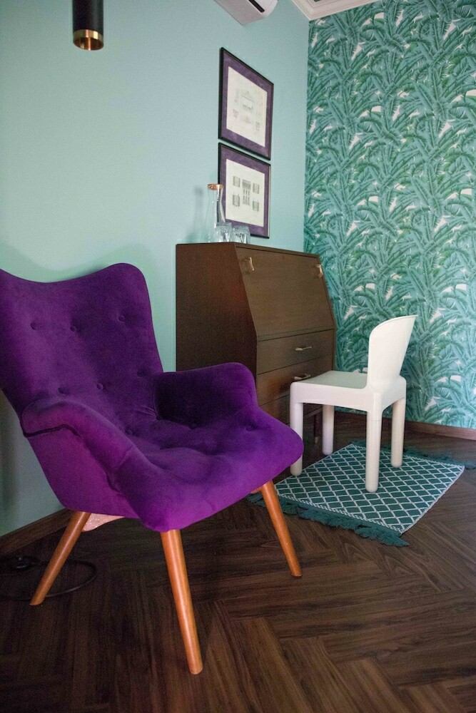 Bed & Breakfast Pug Seal Anatole France