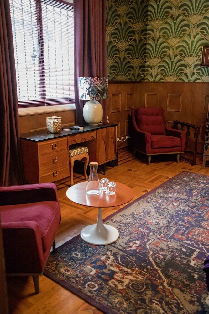 Bed & Breakfast Pug Seal Anatole France