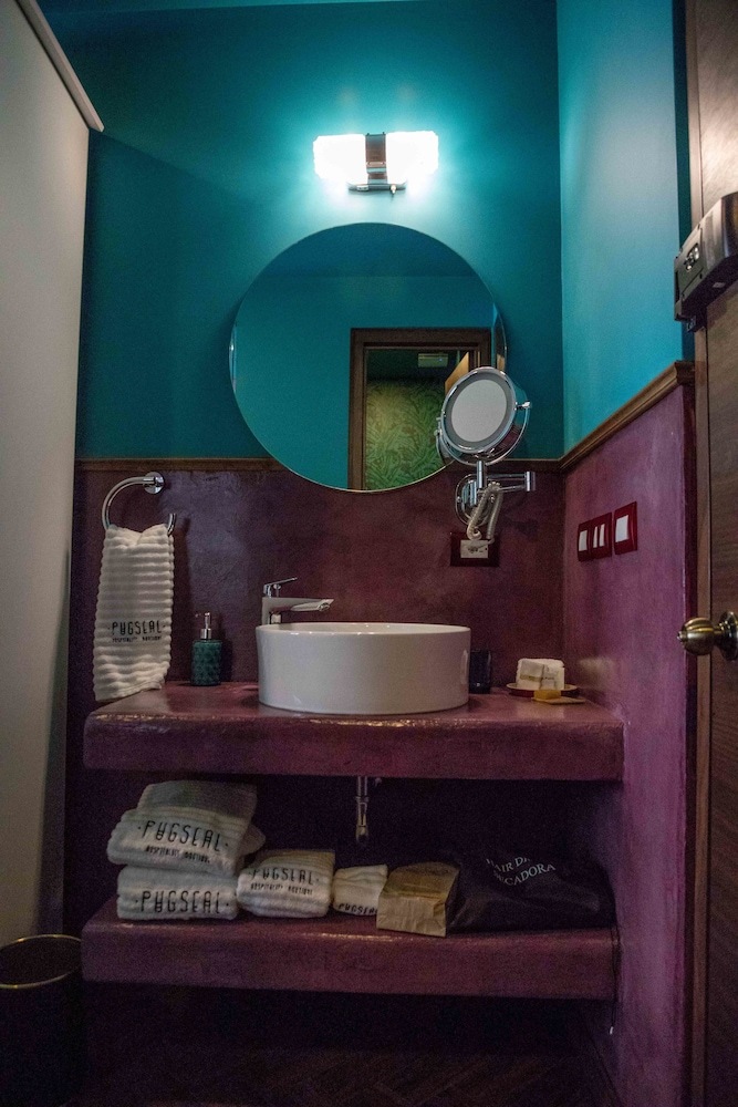 Bed & Breakfast Pug Seal Anatole France