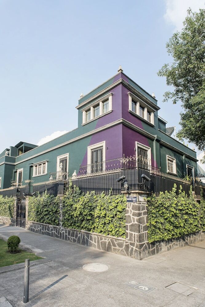 Bed & Breakfast Pug Seal Anatole France
