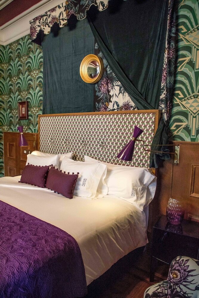 Bed & Breakfast Pug Seal Anatole France