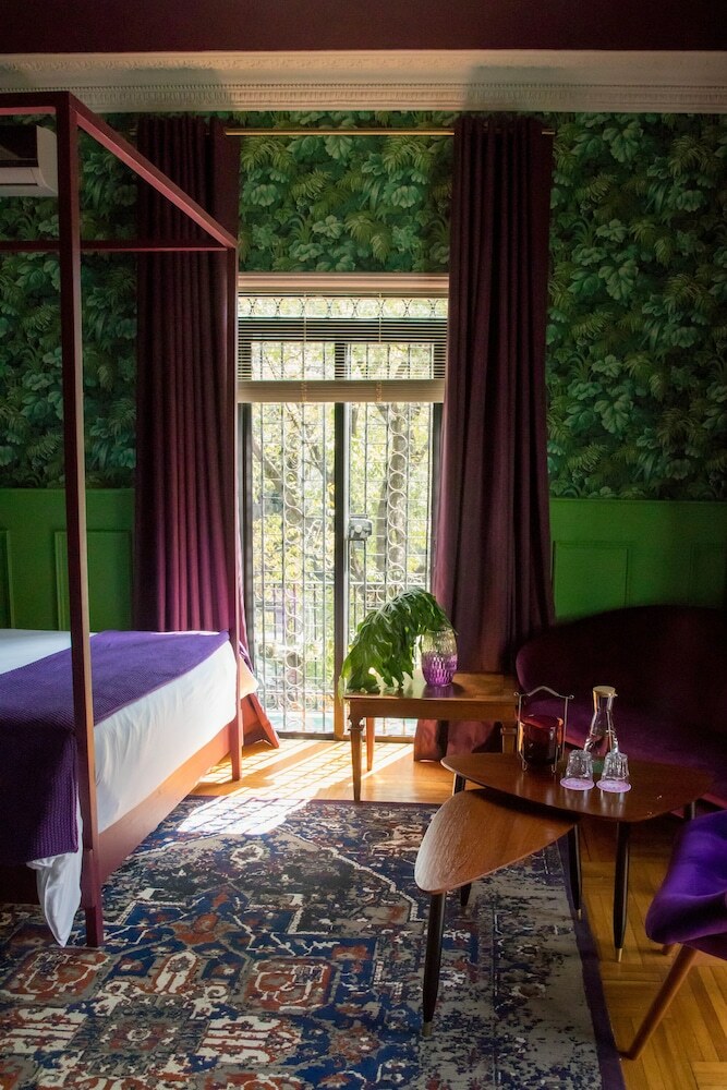 Bed & Breakfast Pug Seal Anatole France