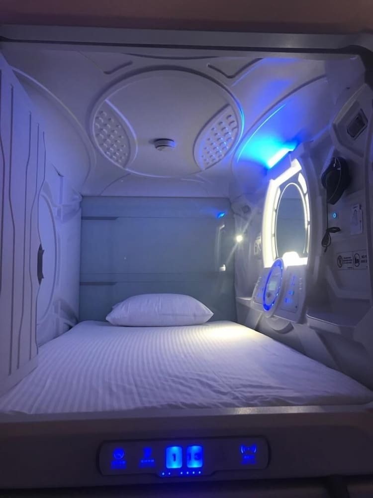 The Capsule Hotel - Hostel