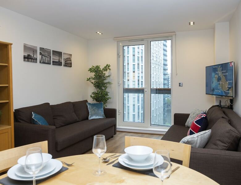 Royal Crossharbour Apartment