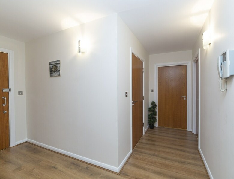 Royal Crossharbour Apartment