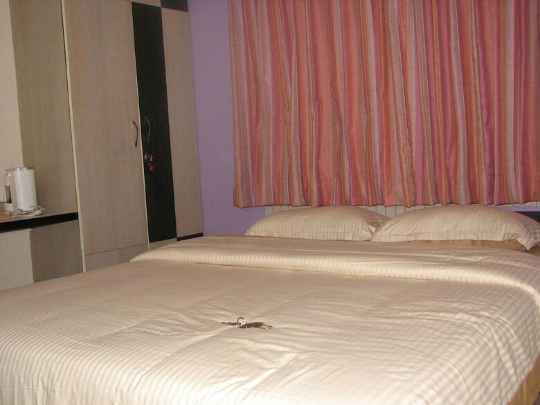 Hotel Maple Leaf