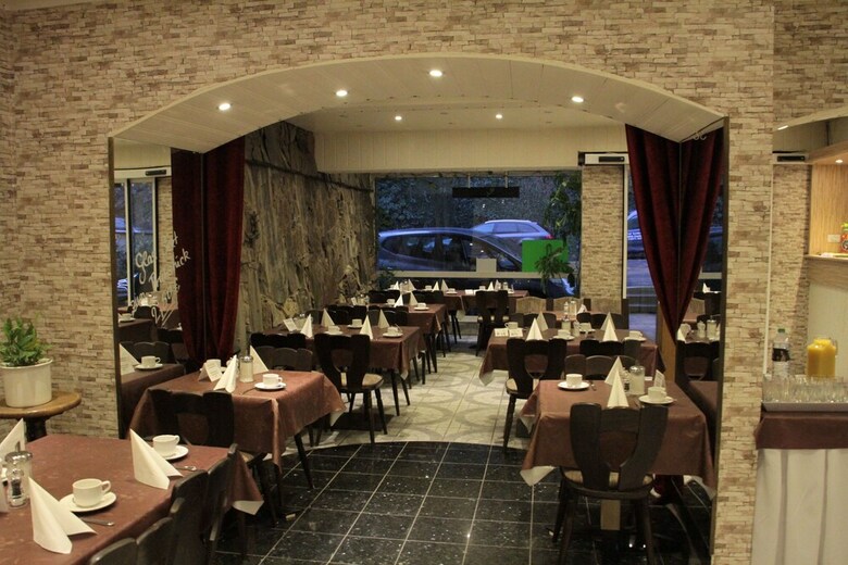 Hotel Holl