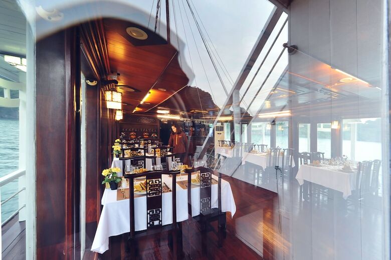 Renea Cruises Halong