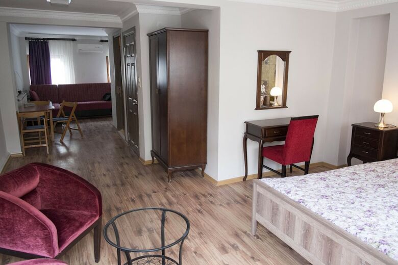 Dora Hotel