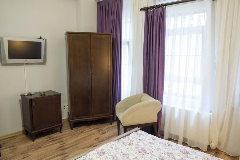 Dora Hotel