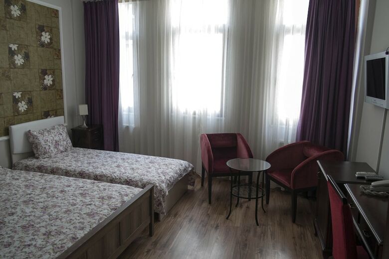 Dora Hotel