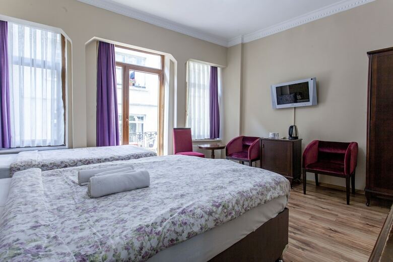 Dora Hotel