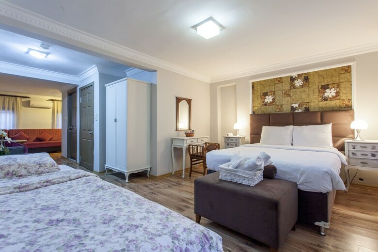 Dora Hotel