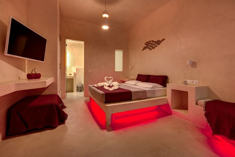 Aparthotel The Muse Of Santorini - Jacuzzi Suites