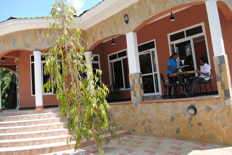 Bed & Breakfast Saruni River Lodge