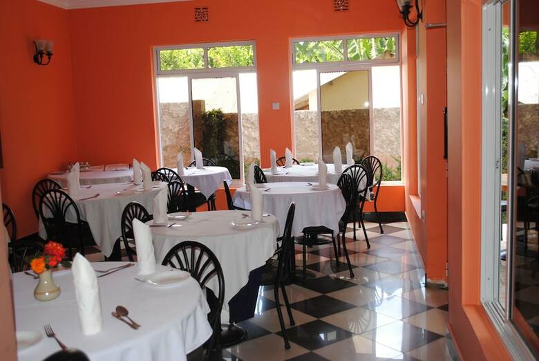 Bed & Breakfast Saruni River Lodge