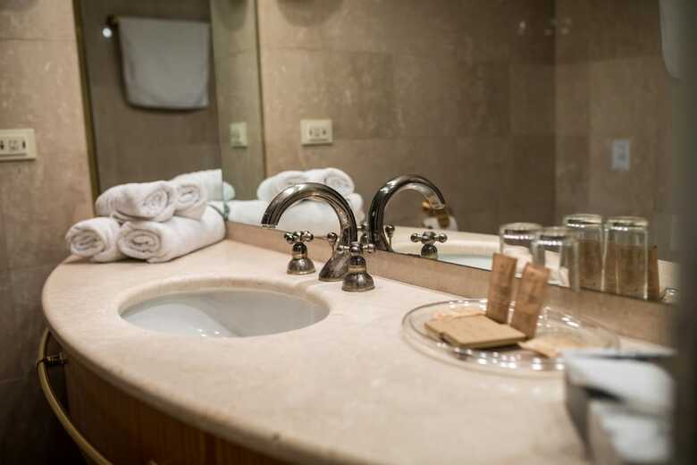 Onriver Hotels  - Ms Cezanne