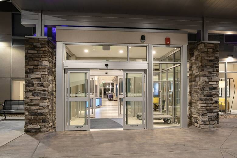 Hotel Holiday Inn Express And Suites Denver Ne - Brighton