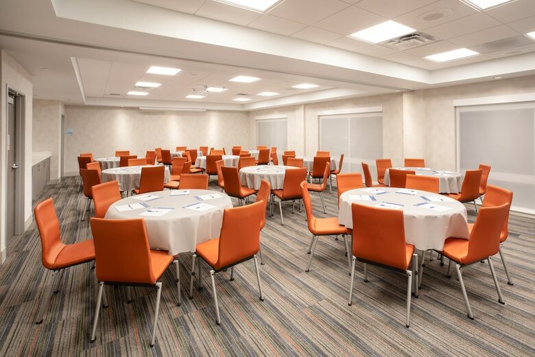 Hotel Holiday Inn Express And Suites Denver Ne - Brighton
