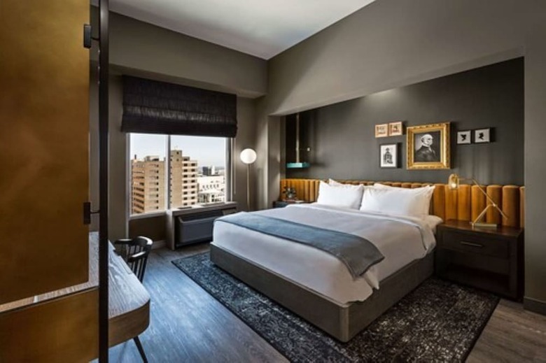 Cyrus Hotel