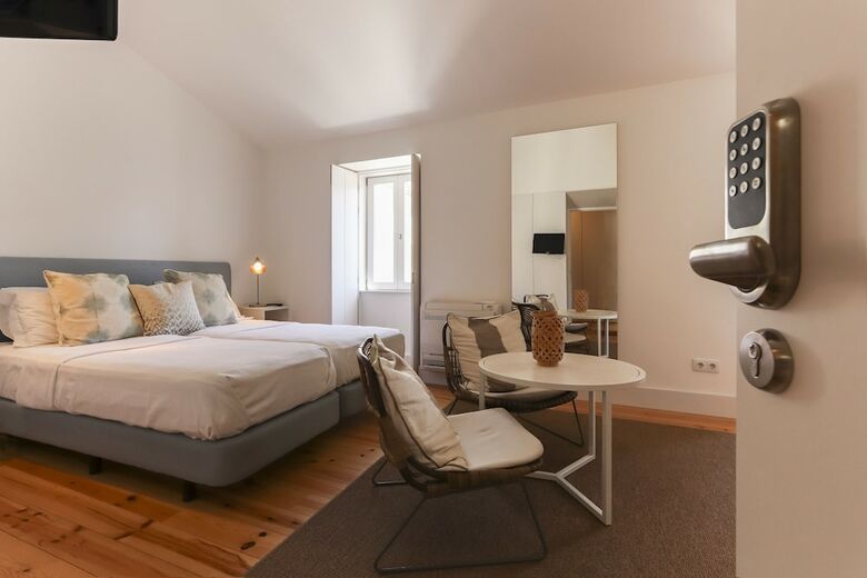 Apartamentos Combro Suites By Homing