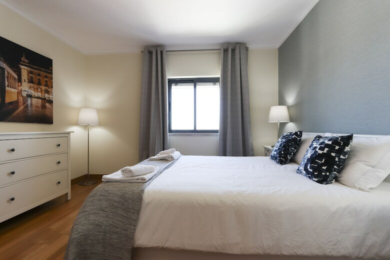Bellevue Apartment By Homing