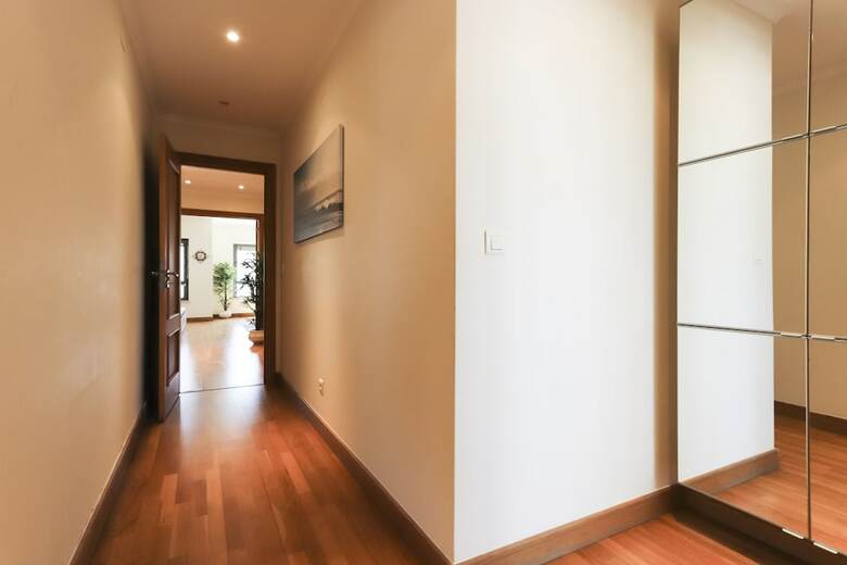 Bellevue Apartment By Homing
