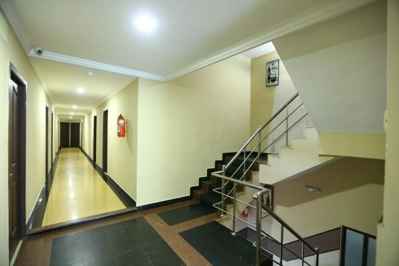 Hotel The Sholling Residency