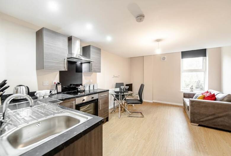 Infinity Apartments Metropolitan House 3
