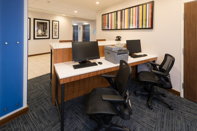 Hotel Holiday Inn Express And Suites Auburn