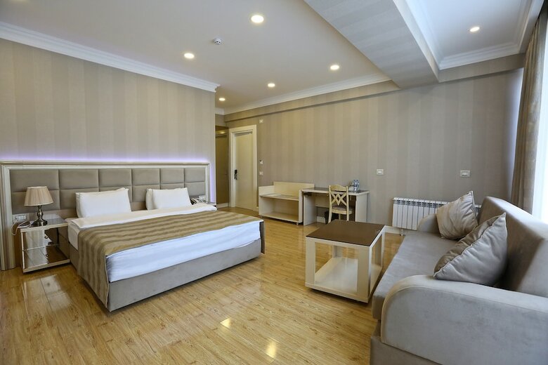Rusel Hotel