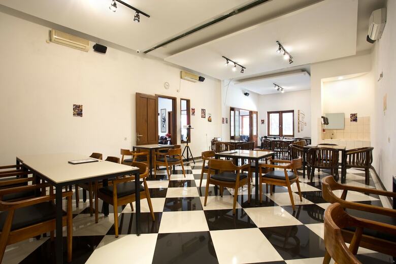 Hotel Reddoorz @ Supratman Street