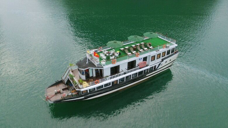 White Dolphin Cruise