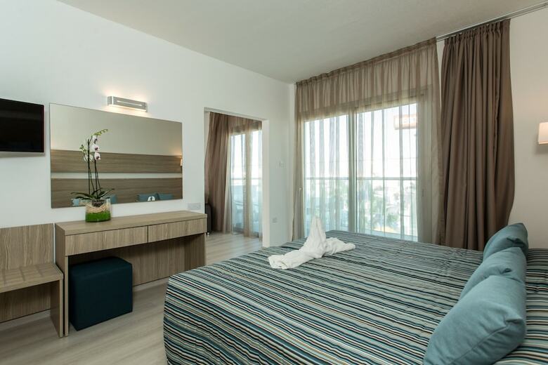 Hotel Kapetanios Bay
