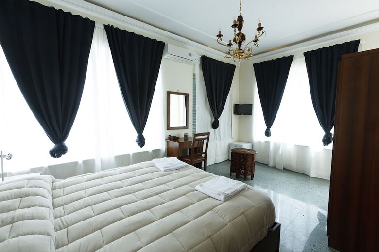 Villa Emilia - Near Flavian Amphitheater