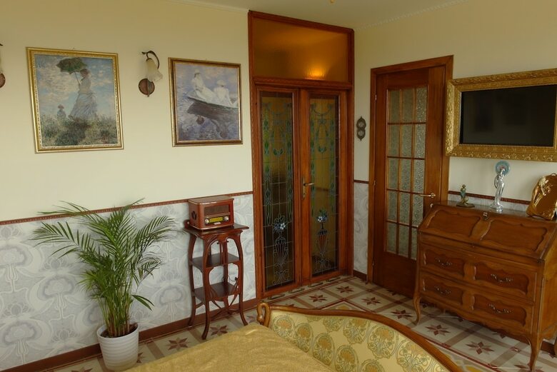 Hotel The White Villa