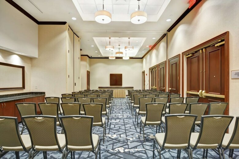 Hotel Embassy Suites By Hilton Savannah Airport