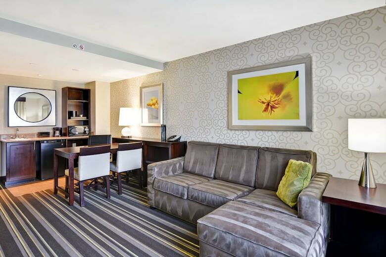 Hotel Embassy Suites By Hilton Savannah Airport