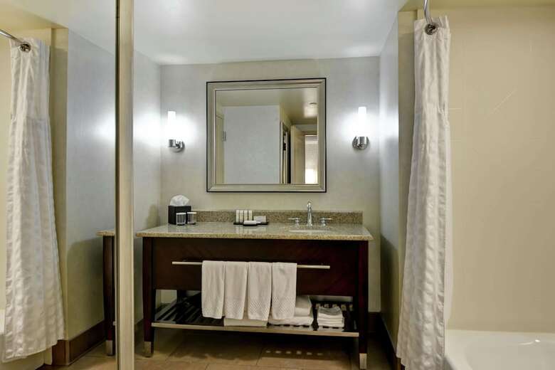 Hotel Embassy Suites By Hilton Savannah Airport