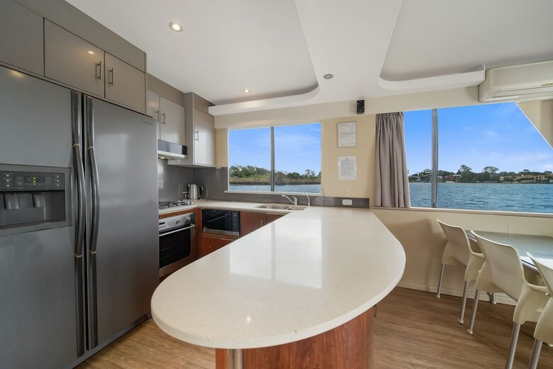 Coomera Houseboat Holidays
