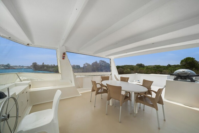 Coomera Houseboat Holidays