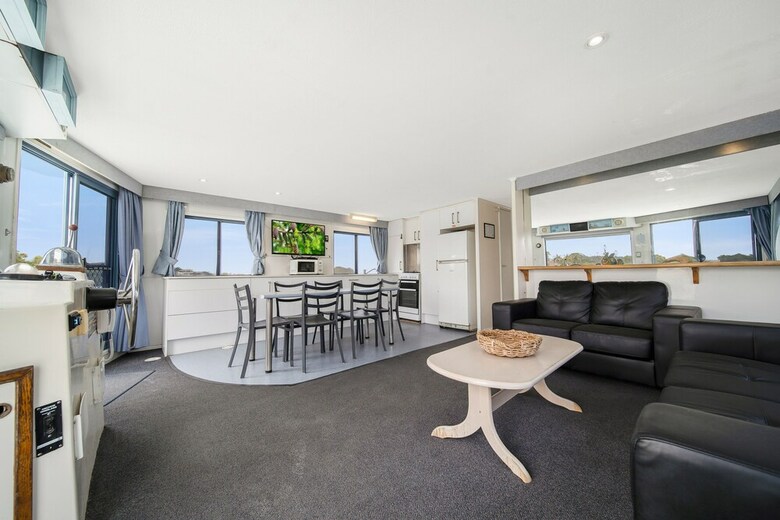 Coomera Houseboat Holidays