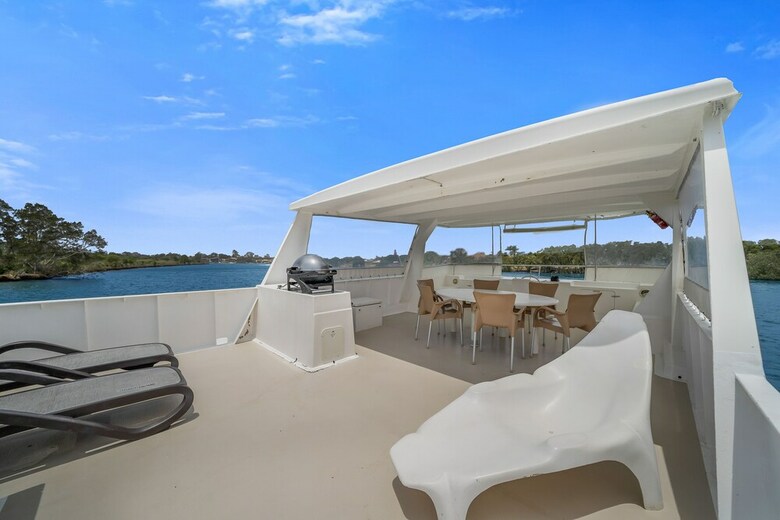 Coomera Houseboat Holidays