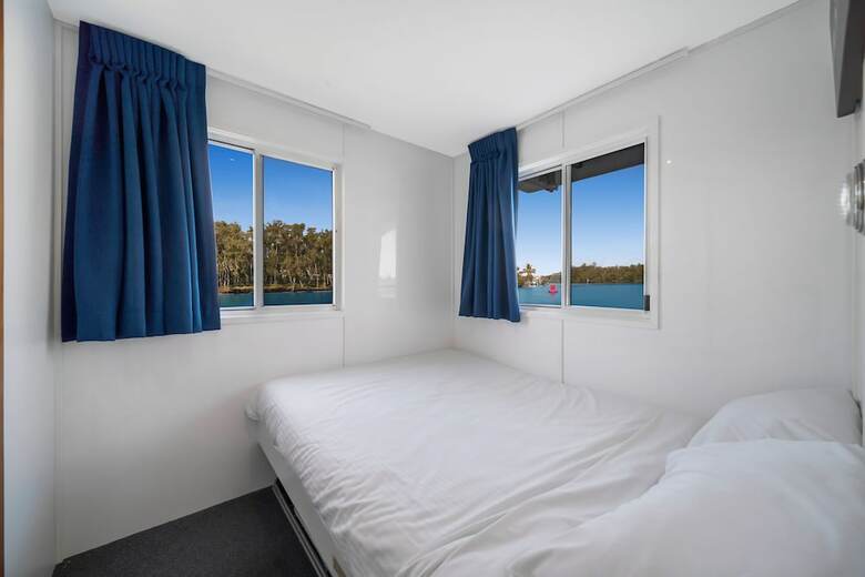 Coomera Houseboat Holidays