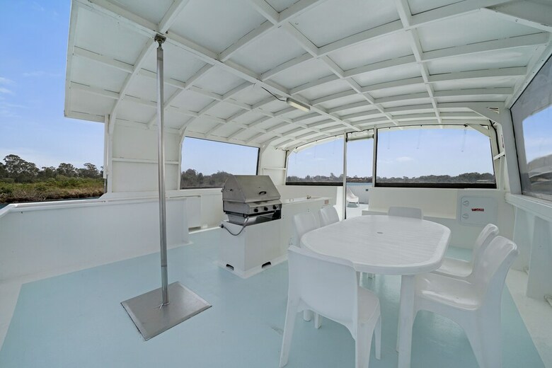 Coomera Houseboat Holidays